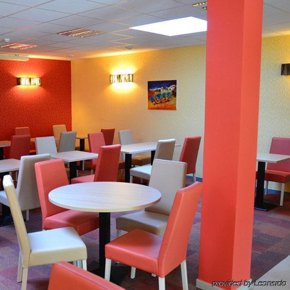 Brit Hotel La Ferte Sous Jouarre Restoran gambar
